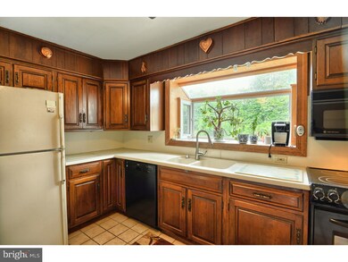 135 Ravenhill Rd, Phoenixville, PA 19460 - photo 6