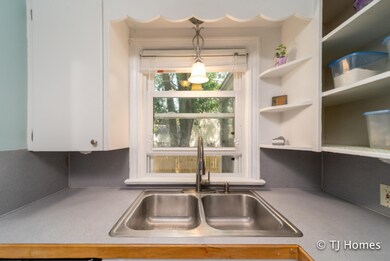 1901 Giddings Ave--9