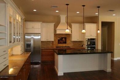 Kitchen w/large Island