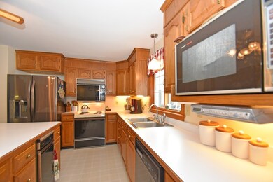 22 Dogwood Cir, Holden, MA 01520 - photo 4