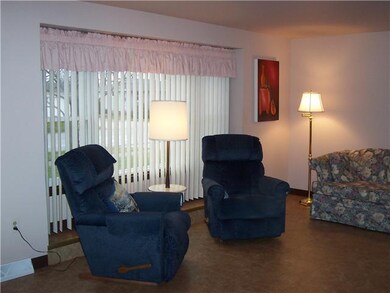 829 Castlebar Dr, North Tonawanda, NY 14120 - photo 4