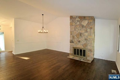 118 Vreeland Ct, Mahwah, NJ 07430 - photo 3