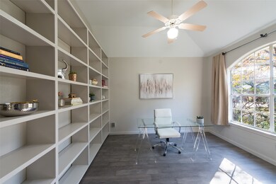 7610 Wedgewood Ln, Houston, TX 77055 - photo 3