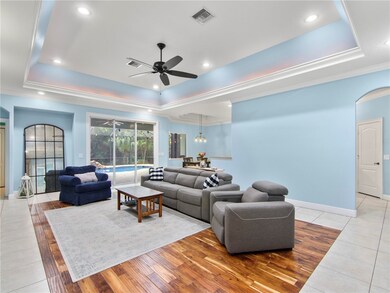 Living room with tray ceiling
