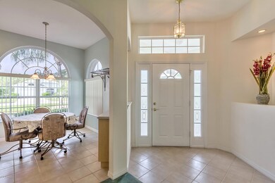 Foyer & Breakfast Nook