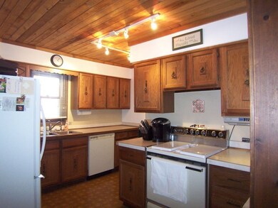 313 5th Ave NE, Jamestown, ND 58401 - photo 4