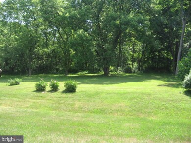 423 Douglass Dr, Douglassville, PA 19518 - photo 5