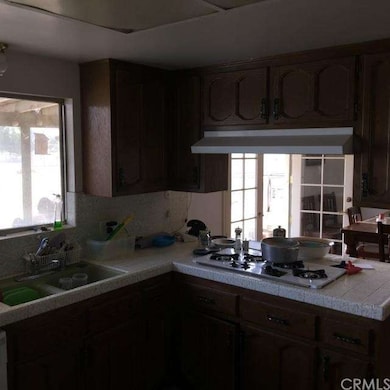 KITCHEN WITH A LOT OF CABINET SPACE