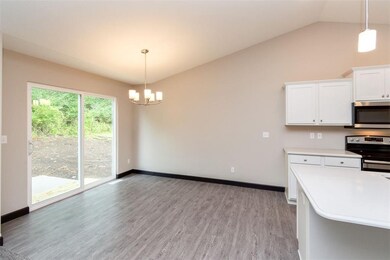 1924 Shady Grove Rd SW, Cedar Rapids, IA 52404 - photo 7