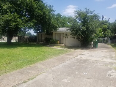 3611 Weaver Rd, Houston, TX 77093 - photo 4