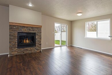 2242 SW 23rd St, Redmond, OR 97756 - photo 5