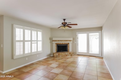 004-photo-living-room-8265450