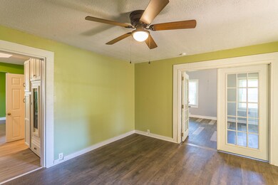 516 Colerain St HD -15
