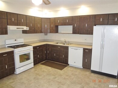 305 Northgate St, Lincoln, IL 62656 - photo 6