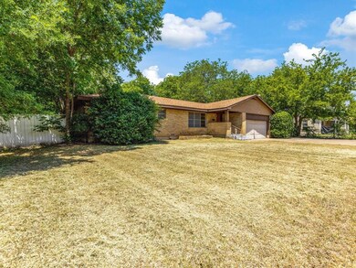 411 N Walnut St, Cleburne, TX 76033 - photo 4