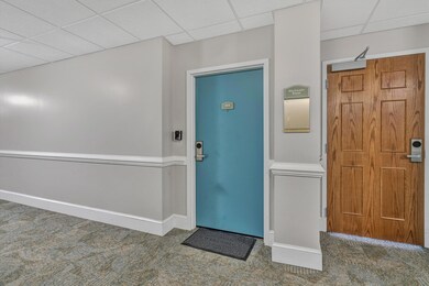 Mariners Landing unit 304, Huddleston, VA 24104 - photo 4