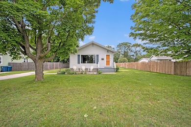 919 Lawndale St, Ludington, MI 49431 - photo 2