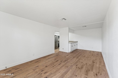 09-005-living-room