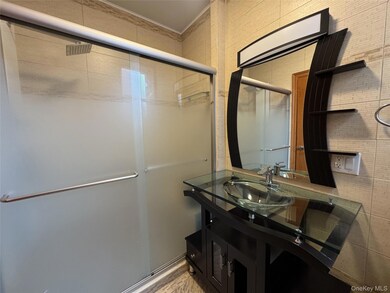 713 Yonkers Ave unit 2, Yonkers, NY 10704 - photo 3