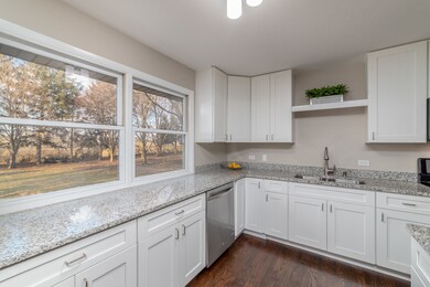 29W376 Wagner Rd, Naperville, IL 60564 - photo 5