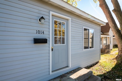 1014 S 3rd St, Pekin, IL 61554 - photo 3