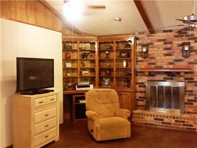 1321 Winding Creek Ct, Moore, OK 73160 - photo 3