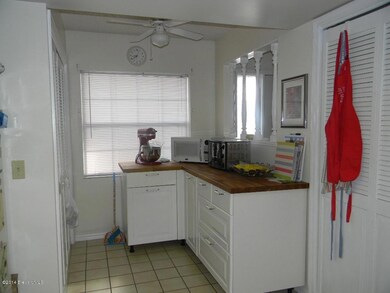 kitchen nook/prep area