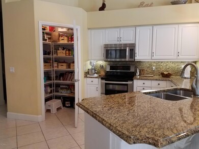 Walk-In-Pantry Kitchen