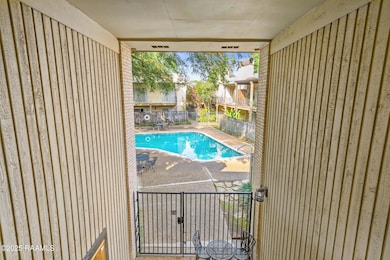 1008SCollege205-3