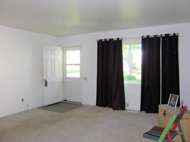 1615_6_LivingRm