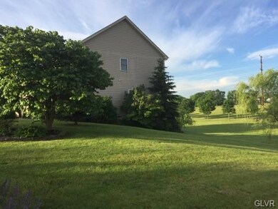 5315 Greenbriar Dr, Bethlehem, PA 18017 - photo 4