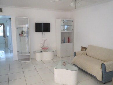 184 Coventry H, West Palm Beach, FL 33417 - photo 4