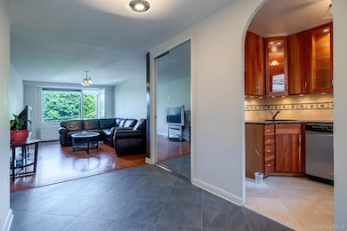 The Windsors unit 7B, Bronx, NY 10471 - photo 5