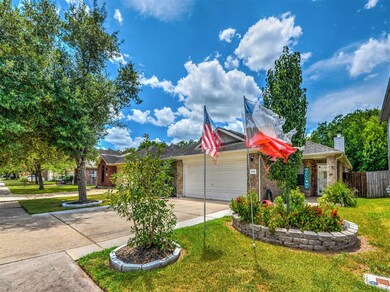 1014 Jefferson St, Alvin, TX 77511 - photo 3