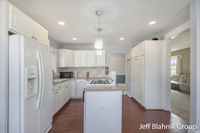 212 N Hudson St SE, Lowell, MI 49331 - photo 5