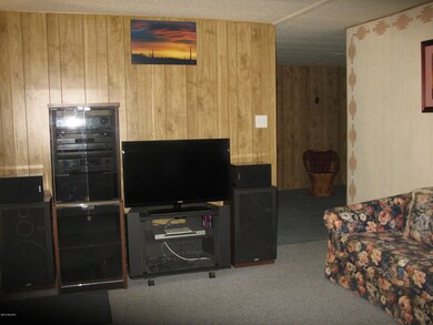 5302 Box R Living Room (1)