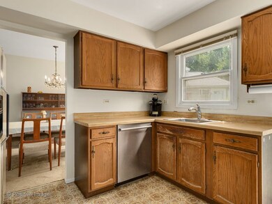 2127 Templar Dr, Naperville, IL 60565 - photo 4