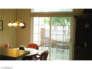 Patio/Deck - Kitchen and breakfast area opens to f