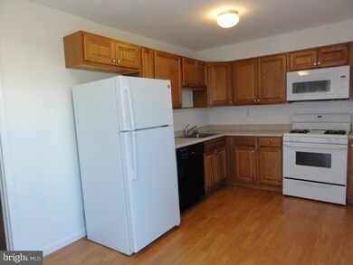 127 N Carol Blvd, Upper Darby, PA 19082 - photo 7