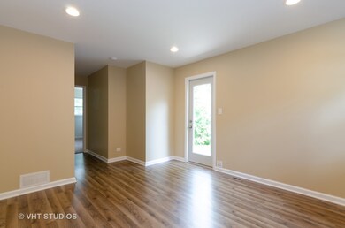 306 Oakleaf Rd, Lake In the Hills, IL 60156 - photo 3