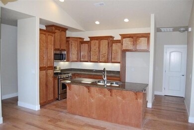 1117 Boulder Ridge St, Central Point, OR 97502 - photo 2