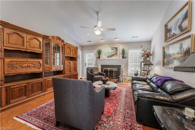 312 Quarterpath Ln, Jamestown, NC 27282 - photo 3