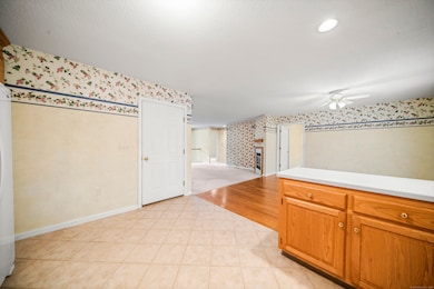 7 Glenbrook Dr, Windsor Locks, CT 06096 - photo 3