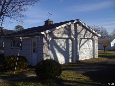 1204 Blue Valley Dr, Pen Argyl, PA 18072 - photo 4