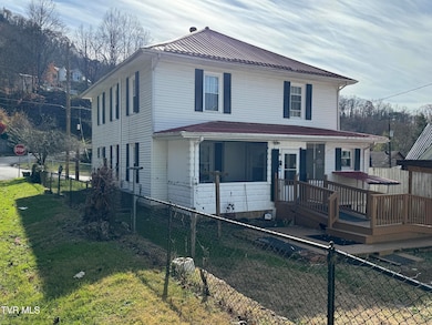 301 Roberts St, Appalachia, VA 24216 - photo 5