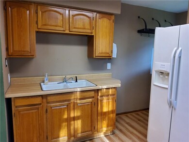 202 N 16th Ave W, Newton, IA 50208 - photo 2