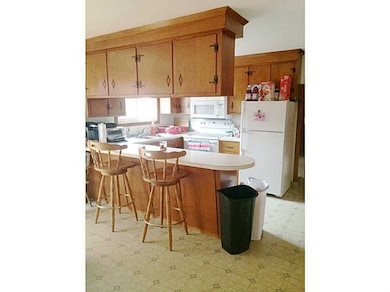 7 Kennedy Ct, Bristol, RI 02809 - photo 2