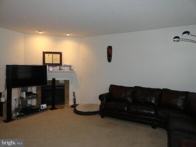2539 Eastbourne Dr unit 255, Woodbridge, VA 22191 - photo 5