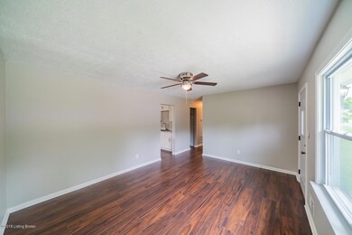 9306 Lantana Dr, Louisville, KY 40229 - photo 6