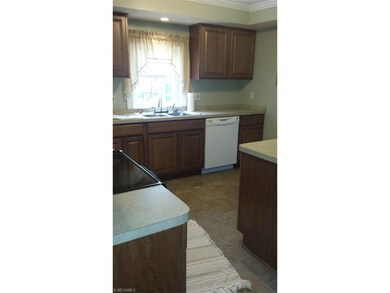 639 Kenilworth Ave, Sheffield Lake, OH 44054 - photo 5